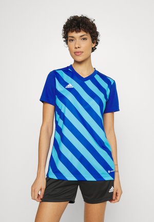Sportshirt in Blau und Hellblau mit diagonalen Streifen und einem V-Ausschnitt. Das Material ist glatt und leicht.