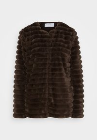 Brun fuskpälsjacka med vertikalt ribbat mönster, rund halsringning och utan knäppningar. Mjuk textur med en härlig känsla.