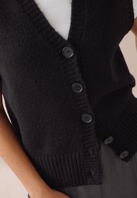 Next BUTTON FRONT TANK - REGULAR FIT - Liemenė - black
