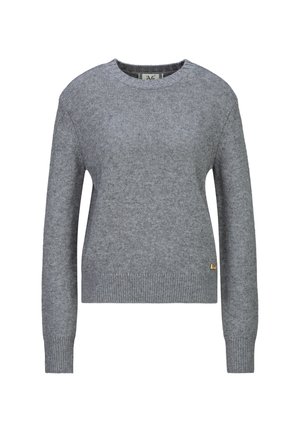 Pull gris tricoté à manches longues avec poignets et bas côtelés, encolure ronde et une petite étiquette dorée près du bord inférieur.