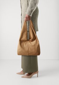 Gina Tricot - SLOUCHY BAG - Kézitáska - camel Miniatűr kép 1