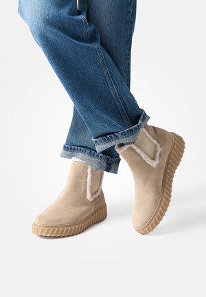 Winter boots - beige