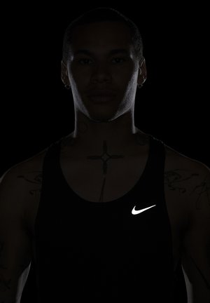 Nike Fast Men's Dri-FIT Running Singlet — foto 6