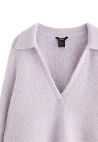 Pullover morbido in lilla lavorato a maglia con scollatura a V ampia e colletto ripiegato, taglia piccola, marca Lindex.