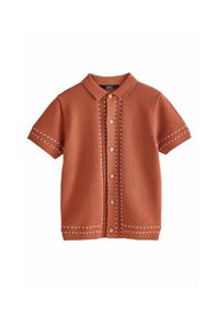 Kurzärmliges, rostfarbenes Poloshirt aus strukturiertem Strickmaterial mit einem Knopfverschluss vorne und dekorativen weißen Nähten.