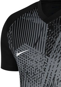 Czarna i szara koszulka sportowa z dekoltem w serek, z ukośnymi pasami i białym logo Nike z przodu. Krótkie rękawy, strukturalny materiał.