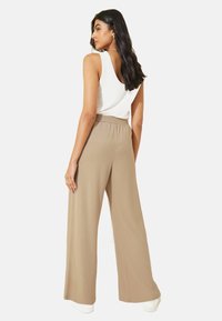 Friends Like These SOFT TOUCH WIDE LEG - Pantaloni de trening - beige