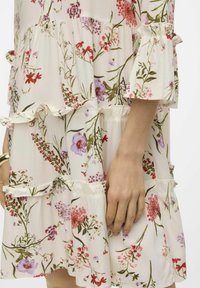 Vero Moda Vestido informal - birch
