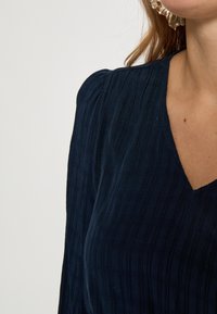 Minus ANINE V-NECK  - Blouse - sky captain