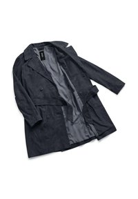 Ciemnoszara zamszowa trench coat z szerokim kołnierzem, podwójnym zapięciem na guziki z przodu i materiałowym paskiem. Podszewka z gładkiego szarego materiału w środku.