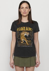 Koroshi - SHORT SLEEVE - Trükipildiga T-särk - black Väikepilt 1