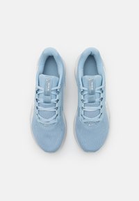 Nike Performance DOWNSHIFTER 13 - Silniční běžecké boty - light armory blue/photon dust/white