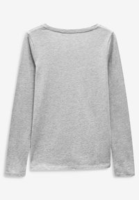 Graues Langarmshirt aus weichem Stoff. Verfügt über einen runden Ausschnitt und gerippte Bündchen. Schlichtes, einfarbiges Design ohne sichtbare Muster oder Verzierungen.