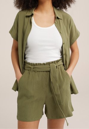 Short - green