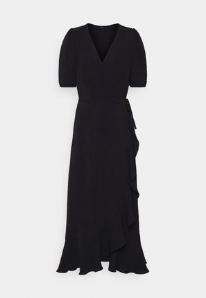 Melnas apģērbs ar V veida kakla izgriezumu, īsām pūkām un frillēm apakšmalā. Izgatavots no mīksta auduma ar jostu ap vidukli.