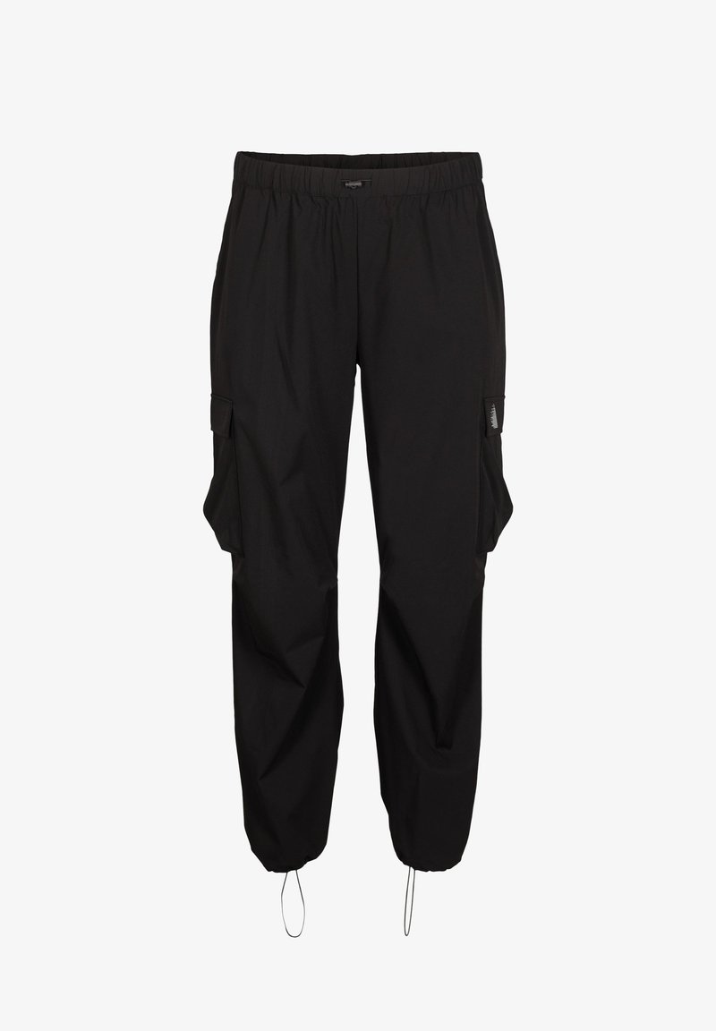 Zwarte cargobroek met elastische tailleband, twee zijzakken, verstelbare manchetten met trekkoorden en een gladde, lichte stoftextuur.