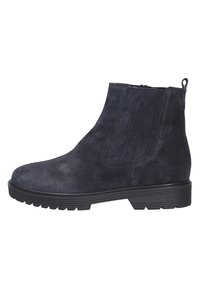 Marineblå nubuck ankelstøvle med elastsidede paneler, trækstrop og tekstureret sort sål. Har en afrundet tå og en glat overflade.