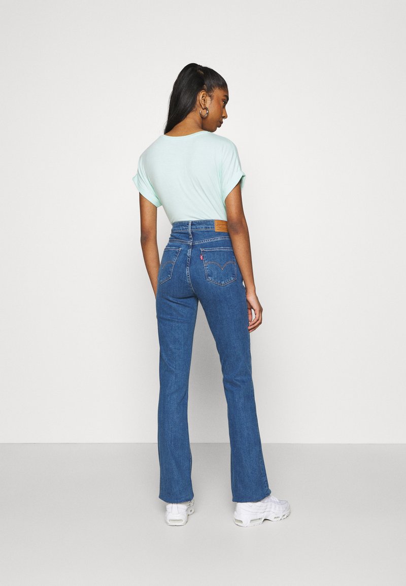 Levi S 725 High Rise Bootcut Jeans Bootcut Rio Rave Light Blue Denim Zalando De