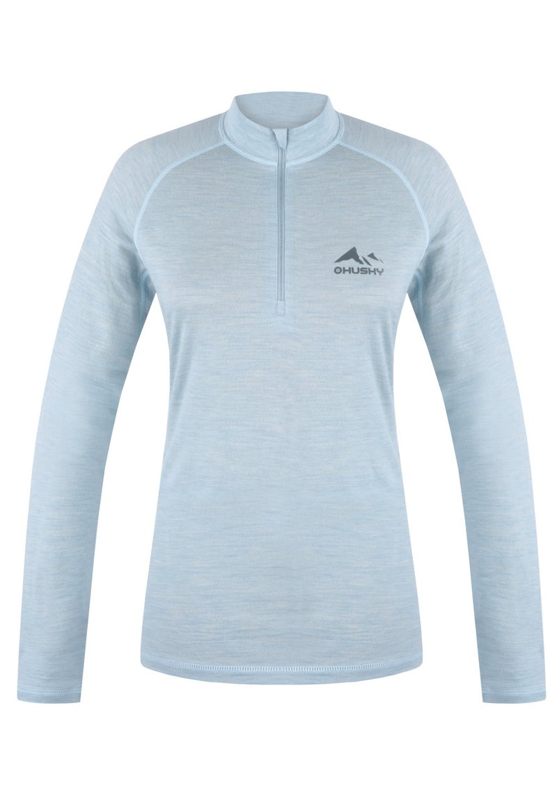 Světle modrý pulovr s dlouhým rukávem a čtvrtinovým zipem. Má hladkou texturu a malé logo hory na levé části hrudi.