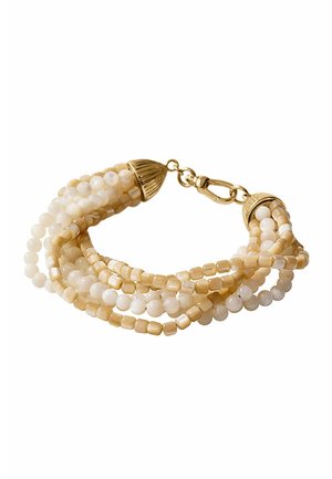 Pulsera con múltiples hilos de pequeñas cuentas redondas y cuadradas en beige y blanco, cerrada con cierres de metal de color dorado y cierre de langosta.