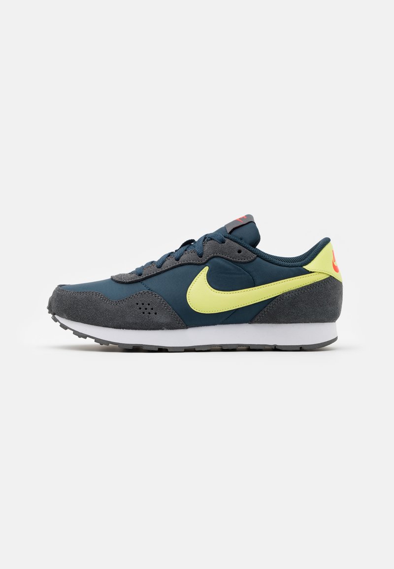 valiant unisex nike