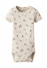 Krótki rękaw bodysuit dla niemowląt w beżowej bawełnie z rozsianym wzorem muszelek w kolorach brązowym, fioletowym i złotym, z zapięciami na zatrzaski na dole.