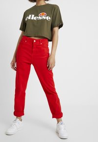 Ellesse Triko s potiskem - khaki