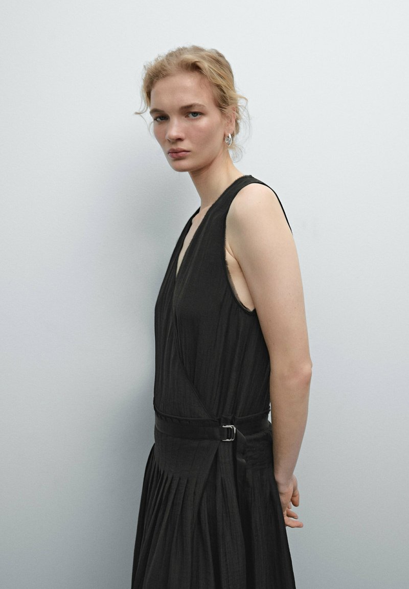 massimo dutti black pleated dress LUTZ HUELLE PS4015 DALLAS DRESS BLACK 19SS | SALE 50%OFF