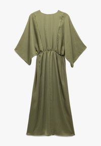 Olivegrünes, lässig geschnittenes Midi-Kleid mit weiten Kimonoärmeln und gerafftem Gummibund, flach auf einem weißen Hintergrund präsentiert.