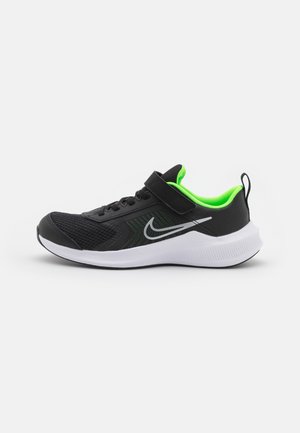 DOWNSHIFTER 11 UNISEX - Chaussures de running neutres - black/green strike/chrome