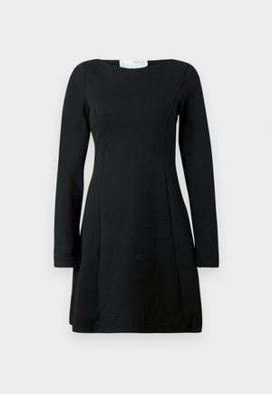 Schwarzes langärmliges Kleid mit Bootsausschnitt, tailliertem Oberteil und ausgestellt Rock. Hergestellt aus glattem, dehnbarem Stoff mit dezenten Nahtdetails.