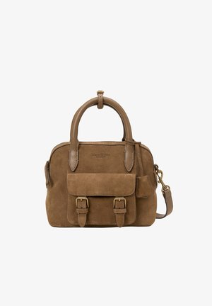 Sac à main en daim marron avec poignées en cuir, poche avant à boucle et bandoulière amovible, de marque Marc O’Polo.