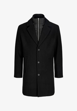 Zwarte jas van een wolblend met een kraag met inkeping, vijf knopen aan de voorkant en zijkantenzakken. Binnenkant heeft een gewatteerde voering.