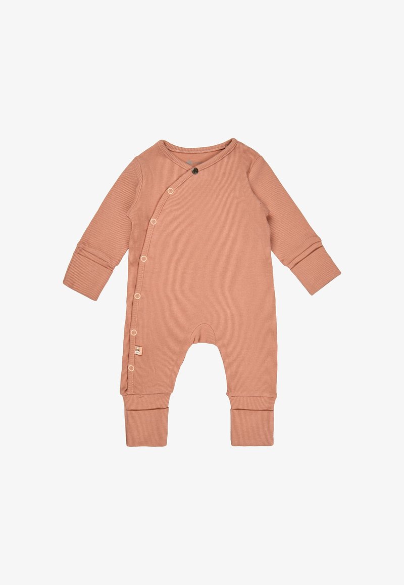 Grenouillère bébé terracotta à manches longues en tissu côtelé, avec boutons-pression sur le côté et manches et jambes retroussées, étalée à plat sur fond blanc.