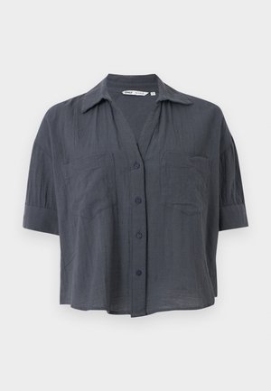 Chemise gris foncé à manches courtes avec des boutons, un col et deux poches poitrine, coupe ample, en tissu léger.