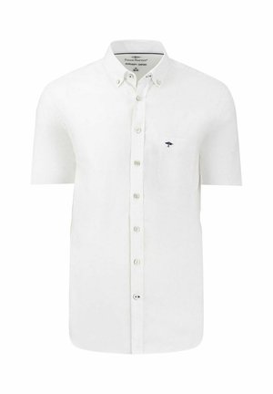 Hvid kortærmet skjorte med knapper, knappet krave, brystlomme og lille mørkeblå broderet logo på lommen.