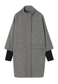 Cappotto a quadri grigio e nero con colletto alto, maniche larghe, due tasche frontali e dettagli a coste ai polsini. Design strutturato e oversize.