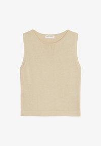 Wybrany, dusty field