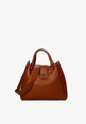 Borsa a tracolla in pelle marrone con forma strutturata, dotata di chiusura a patta frontale e di una tracolla removibile con dettagli in rilievo del marchio.