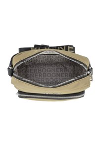 Borsa a tracolla beige e nera. Presenta un materiale liscio e resistente con due scomparti con zip e fodera interna con marchio.