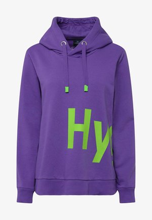 Sudadera morada con capucha ajustable, con texto verde en la parte delantera. Tejido suave, puños y dobladillo acanalados, con un corte casual.