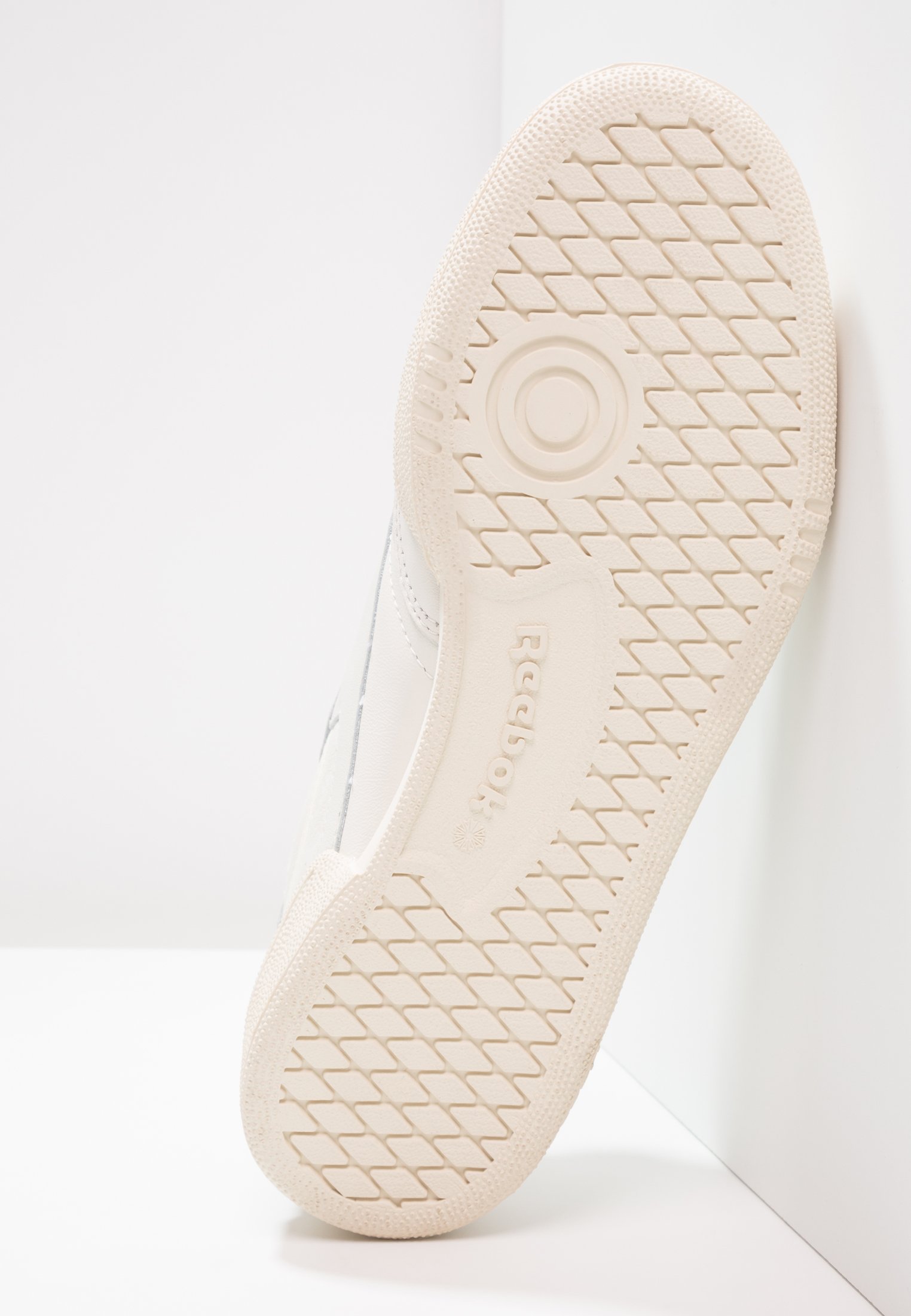 Reebok Classic CLUB C 85 VINTAGE SOFT LEATHER SHOES - Sportbačiai -  chalk/green/white/red/beveik balta - Zalando.lt
