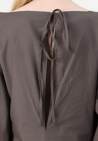 Thumbnail Image 7