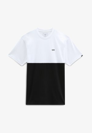 T-shirt Vans bicolore blanc et noir avec manches courtes, petit logo Vans sur la poitrine et étiquette sur la manche.
