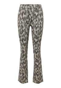 Wysokowjaśnione wąskie spodnie z czarno-białym wzorem węża, dopasowane na udzie i lekko rozszerzane na dole.