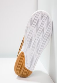 Nike SB Sneakers - brown