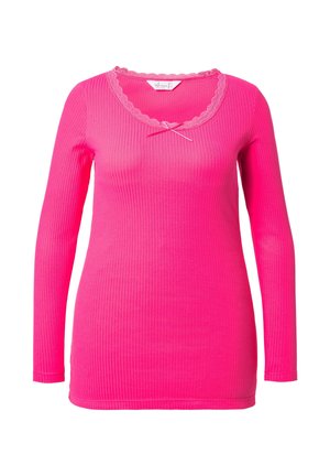 Sopiva pitkähihaine pusero kirkkaan vaaleanpunaisesta ribbikankaasta. Ominaisuuksiin kuuluu aaltoileva kaula-aukko ja pieni nauha-akseli rinnassa.