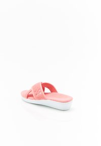 Ciabatta fuzzy rosa con due cinturini, texture morbida e suola bianca. Presenta un design cucito sul cinturino. Adatta per un abbigliamento casual.