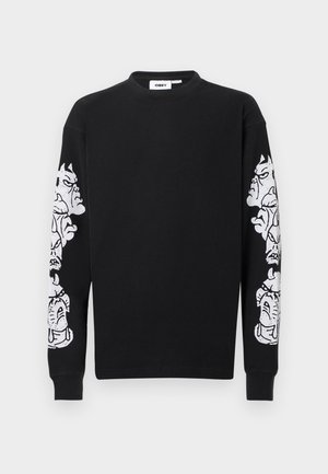 Μαύρο ριγωτό φούτερ με λευκά γραφικά πρόσωπα τυπωμένα κατά μήκος του αριστερού μανικιού. Κλασικό λαιμόκοψη και μακριά μανίκια.