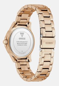 Rosé-gold-farbenes Edelstahl-Armbanduhr mit einem Gliederarmband-Design. Verfügt über ein rundes Gehäuse, eine Wasserdichtigkeit von bis zu 50 Metern und eine glatte Oberfläche.